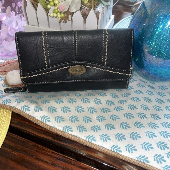 B.O.C Born Concepts Black Leather White Stitched Wallet With Change Compartment - Picture 1 of 7